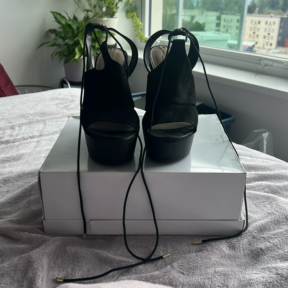 Aldo, black wood print wedges